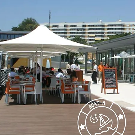 Boat N Breakfast Hotel